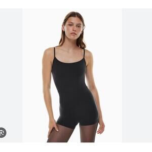 Aritzia Wilfred Women's Black Freestyle 3" Romper - Size Small